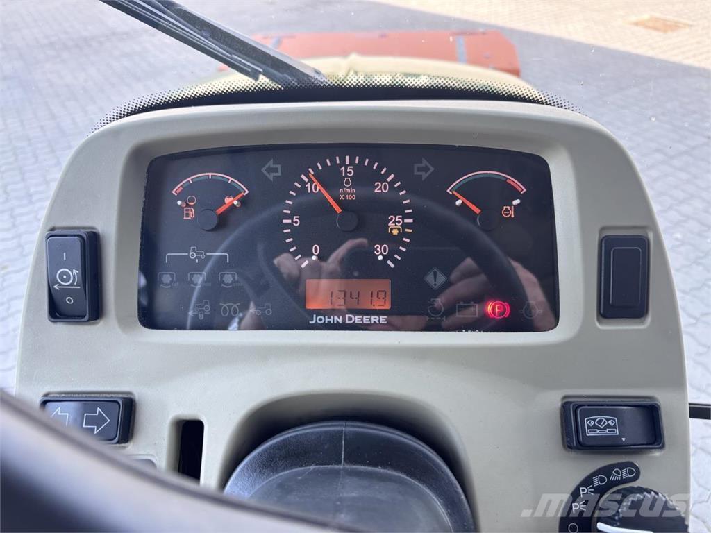 John Deere 3720 Compacttrekkers