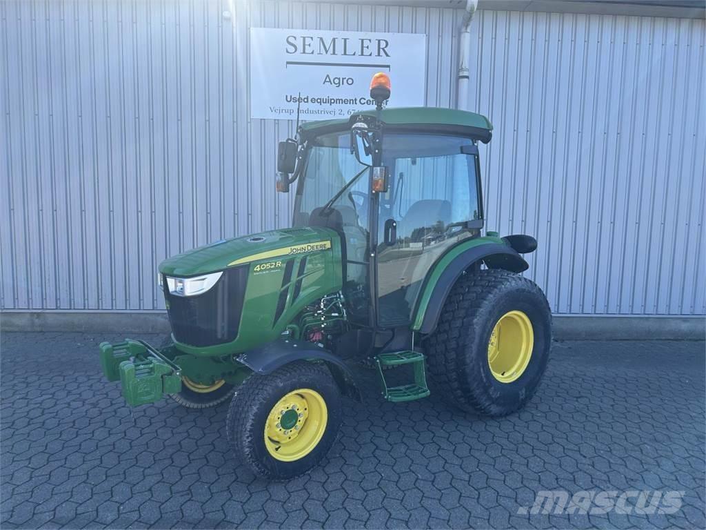 John Deere 4052R Compacttrekkers