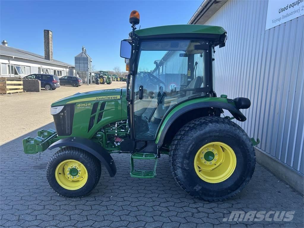 John Deere 4052R Compacttrekkers