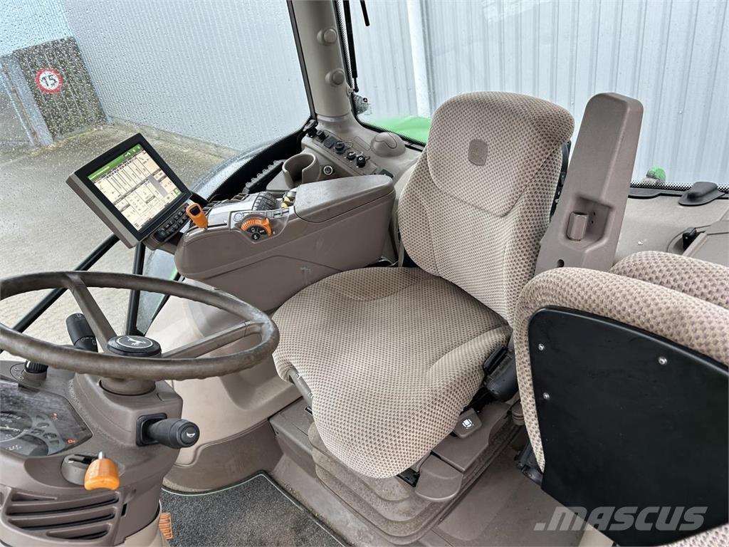 John Deere 6215R Tractoren