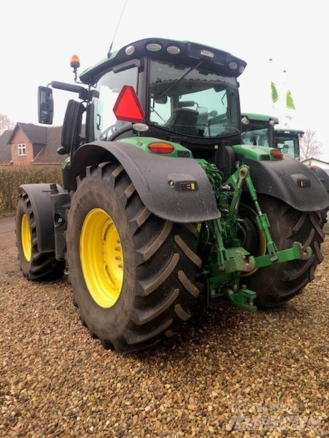 John Deere 6250R Tractoren