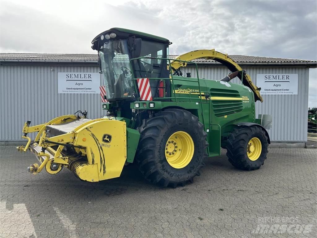 John Deere 7500 Getrokken veldhakselaar