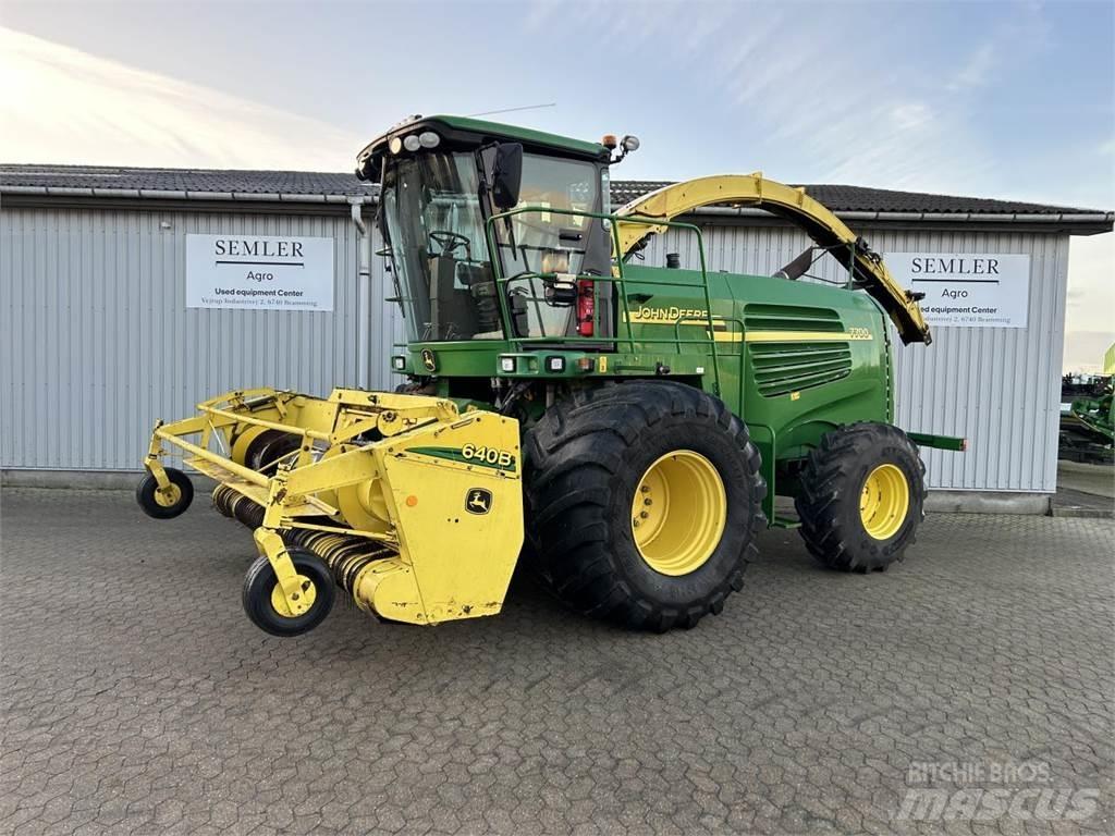 John Deere 7700 Getrokken veldhakselaar