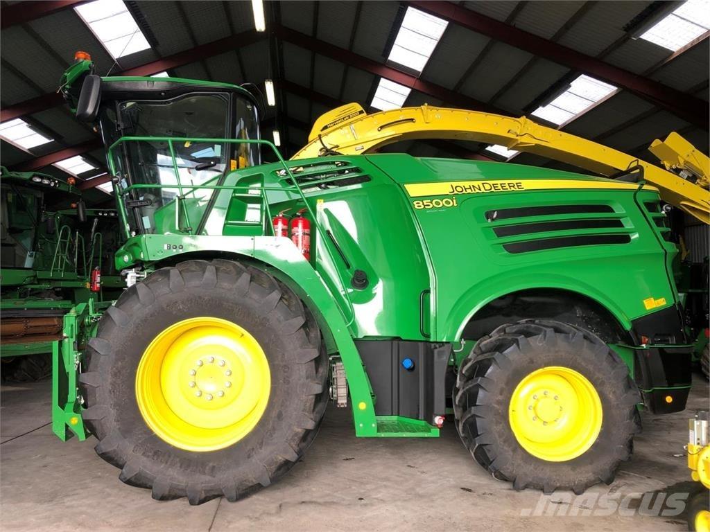 John Deere 8500 Getrokken veldhakselaar