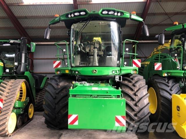 John Deere 8500 Getrokken veldhakselaar