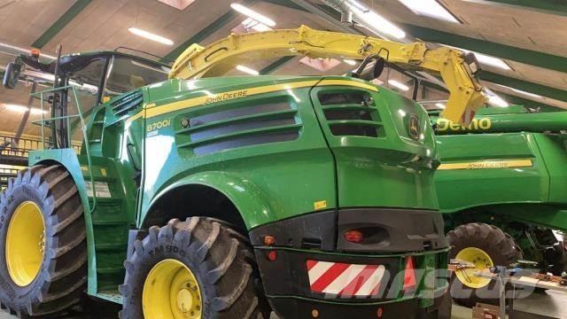 John Deere 8700 Getrokken veldhakselaar