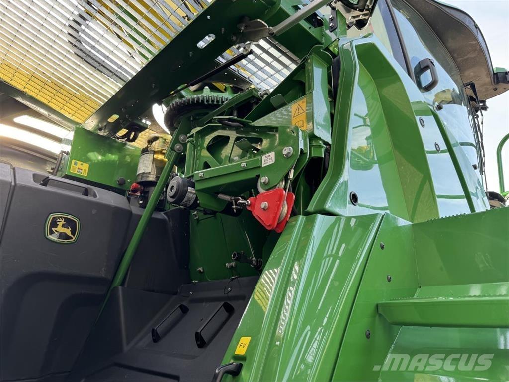 John Deere 9800 Getrokken veldhakselaar