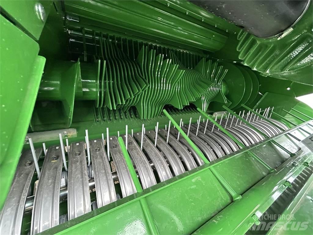 John Deere C441R Ronde-balenpersen