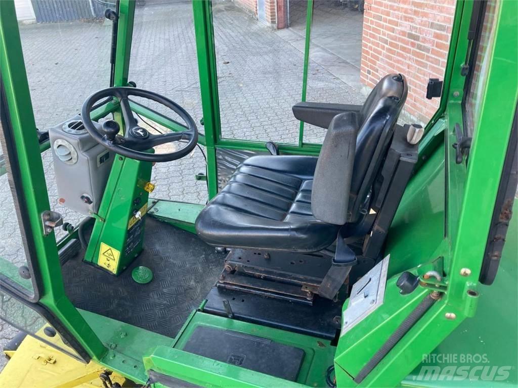 John Deere F935 Compacttrekkers