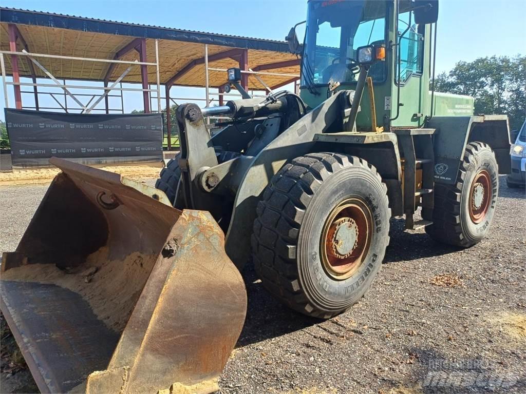 Komatsu WA270 Wielladers