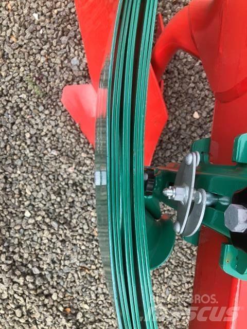 Kverneland 3300S Wentelploegen