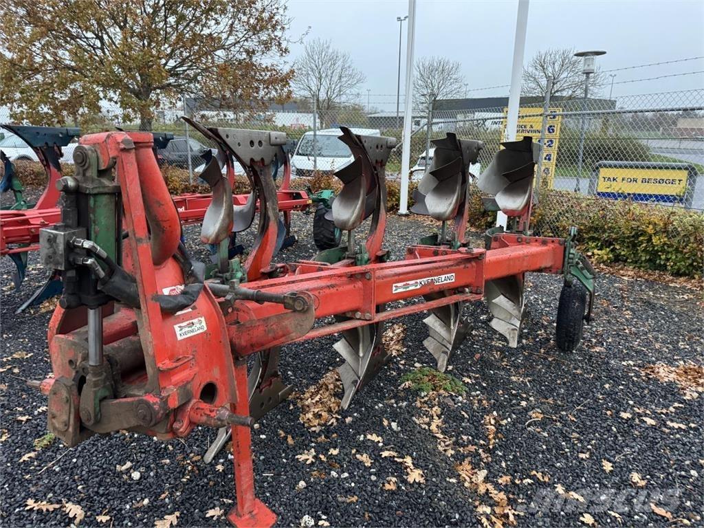 Kverneland 4X14E Wentelploegen
