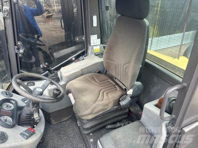 Mecalac AX700 Wielladers