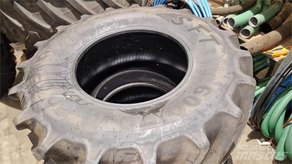 Mitas 600/70R30 Banden, wielen en velgen