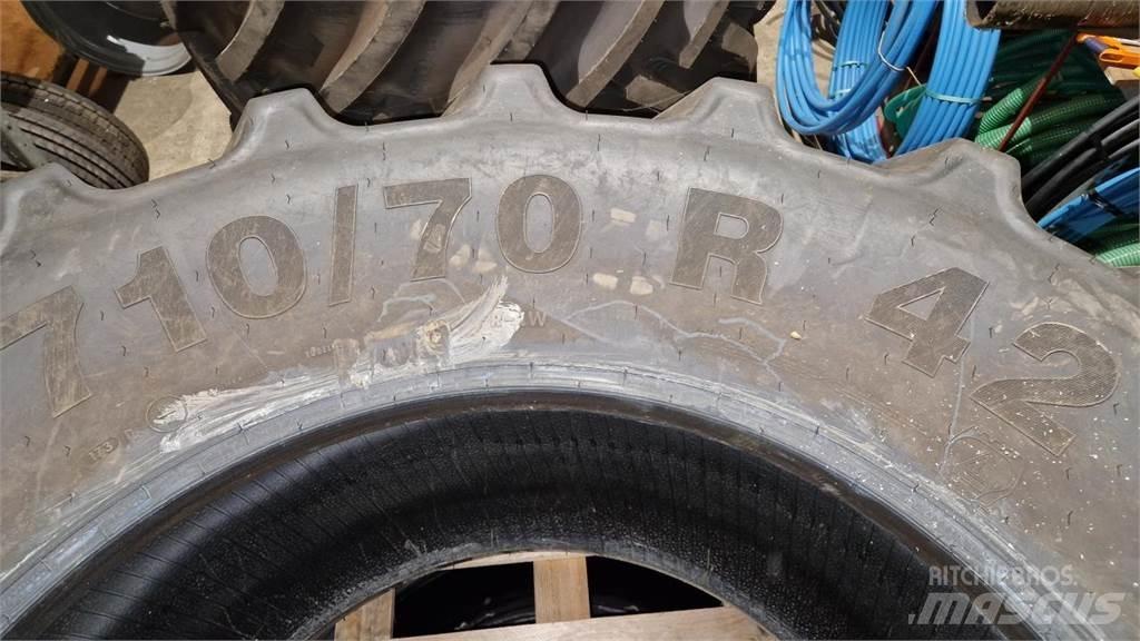 Mitas 710/70R42 Banden, wielen en velgen