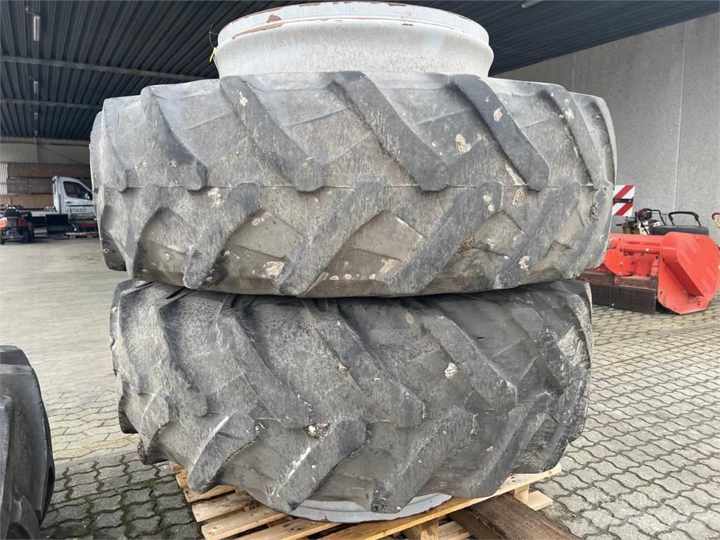 Schaad 20.8R38 Banden, wielen en velgen