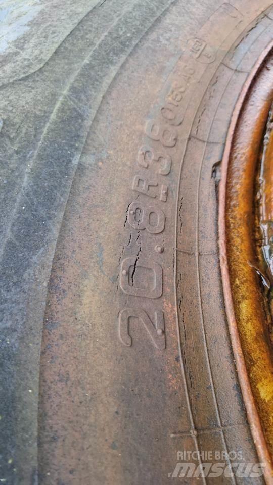 Schaad 20.8R38 Banden, wielen en velgen
