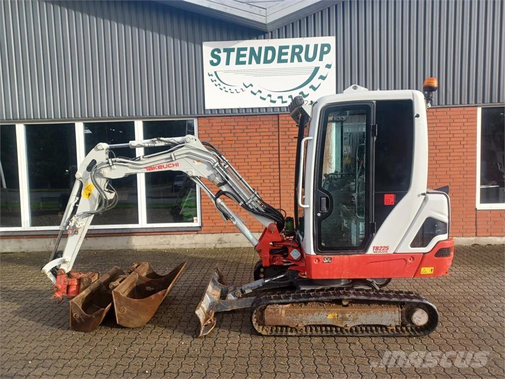 Takeuchi TB225 Minigraafmachines < 7t