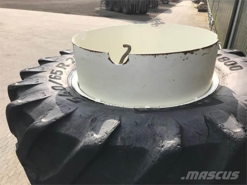  UM 540/65X28 Banden, wielen en velgen