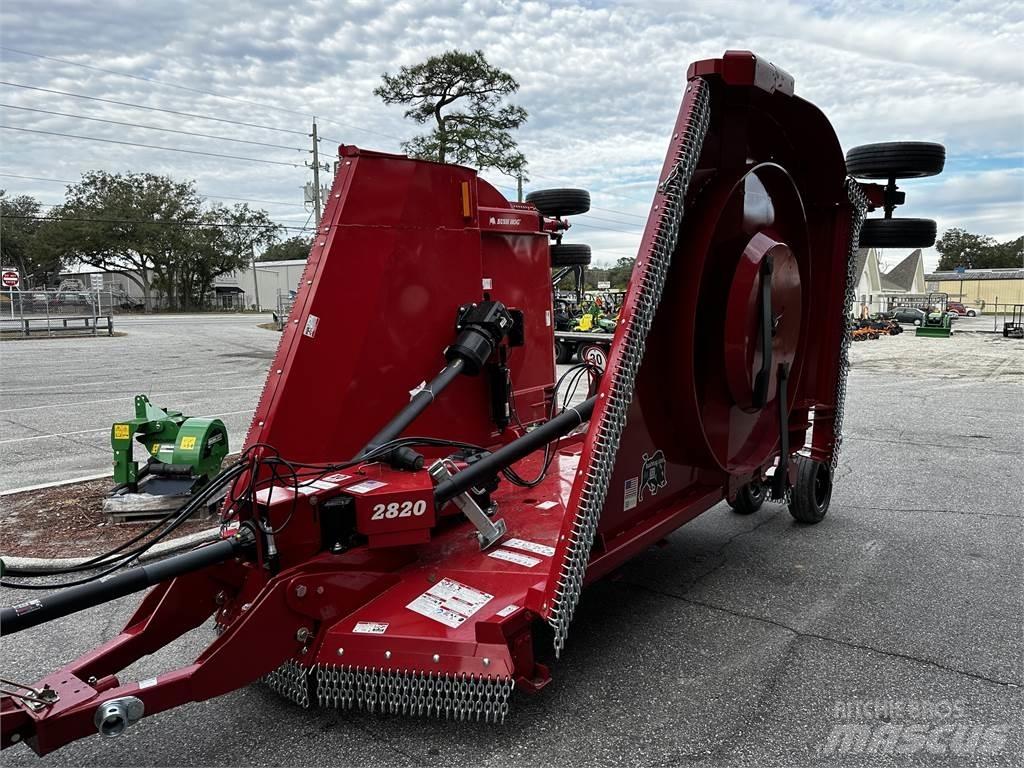 Bush Hog 2820 Balenhakselaars, -snijders en -afwikkelaars