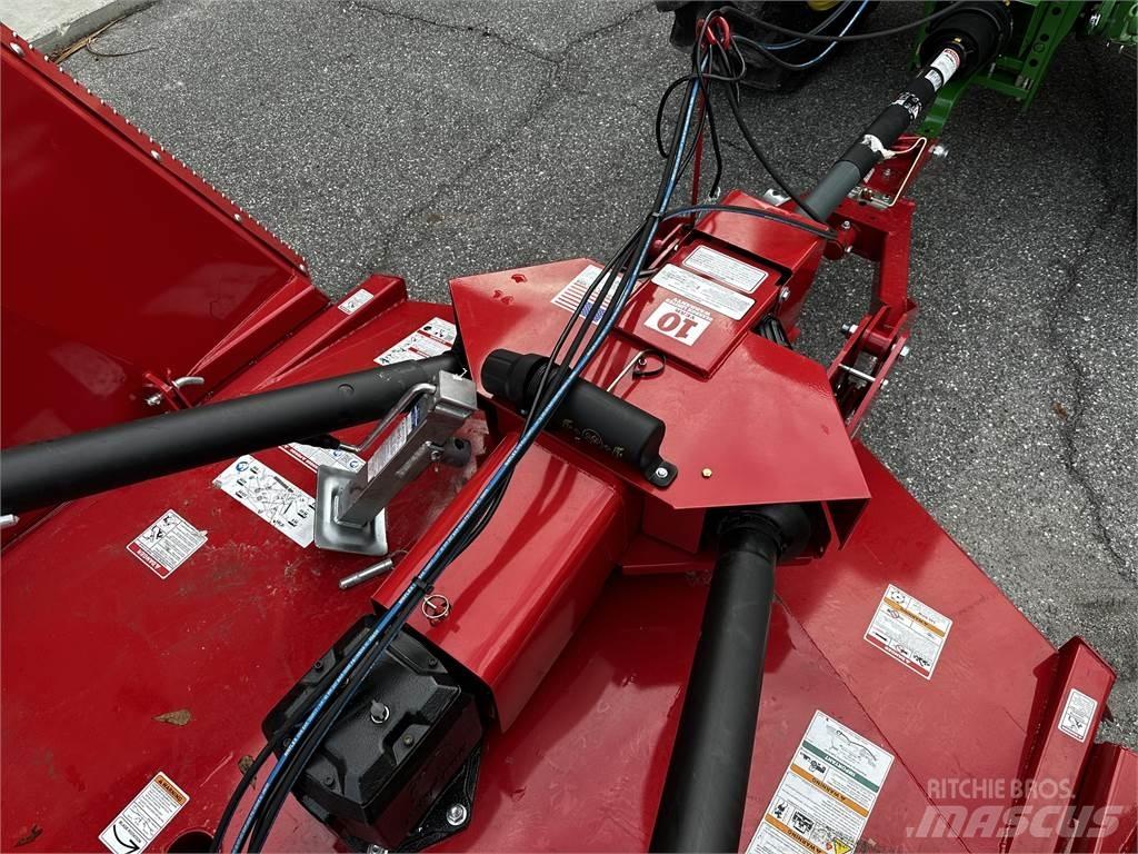 Bush Hog 2820 Balenhakselaars, -snijders en -afwikkelaars