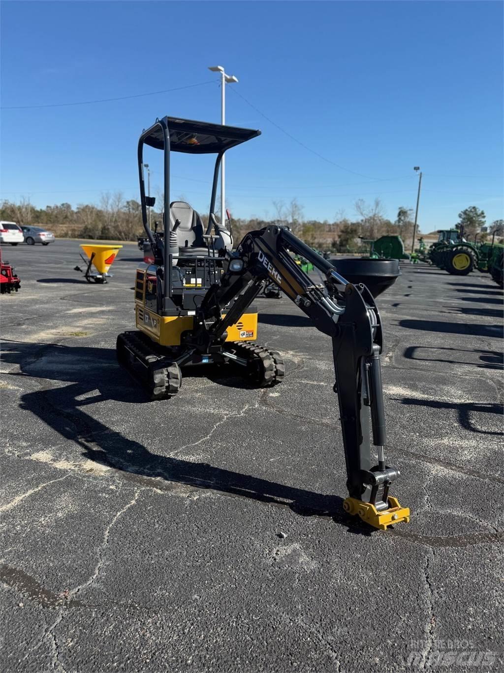 John Deere 17 P Minigraafmachines < 7t