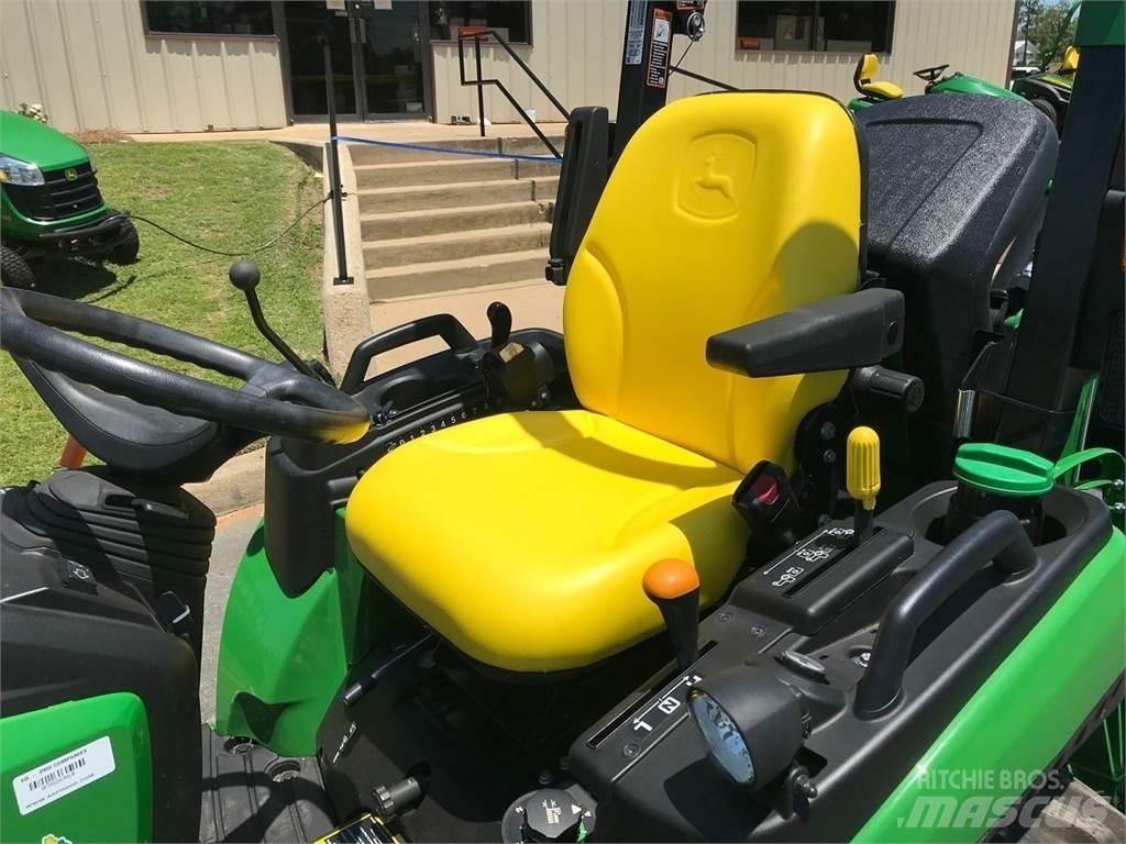 John Deere 2025R Compacttrekkers