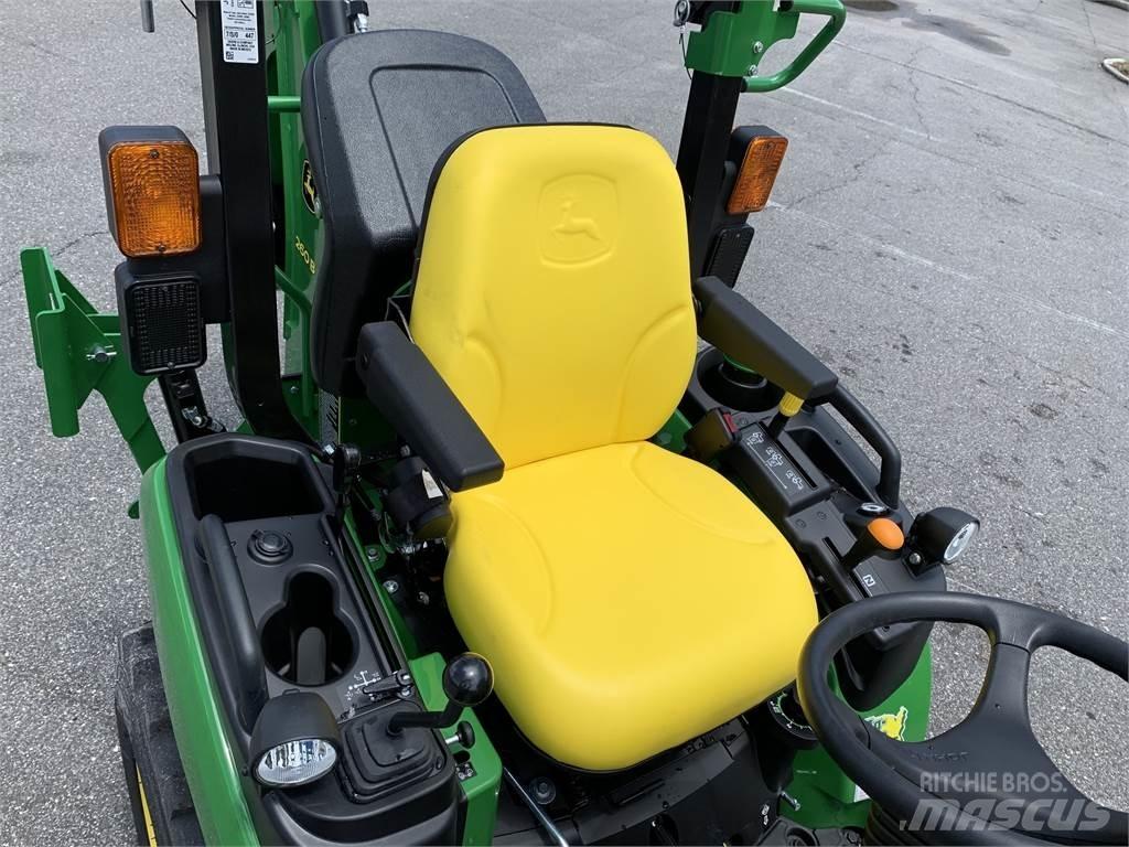 John Deere 2025R Compacttrekkers
