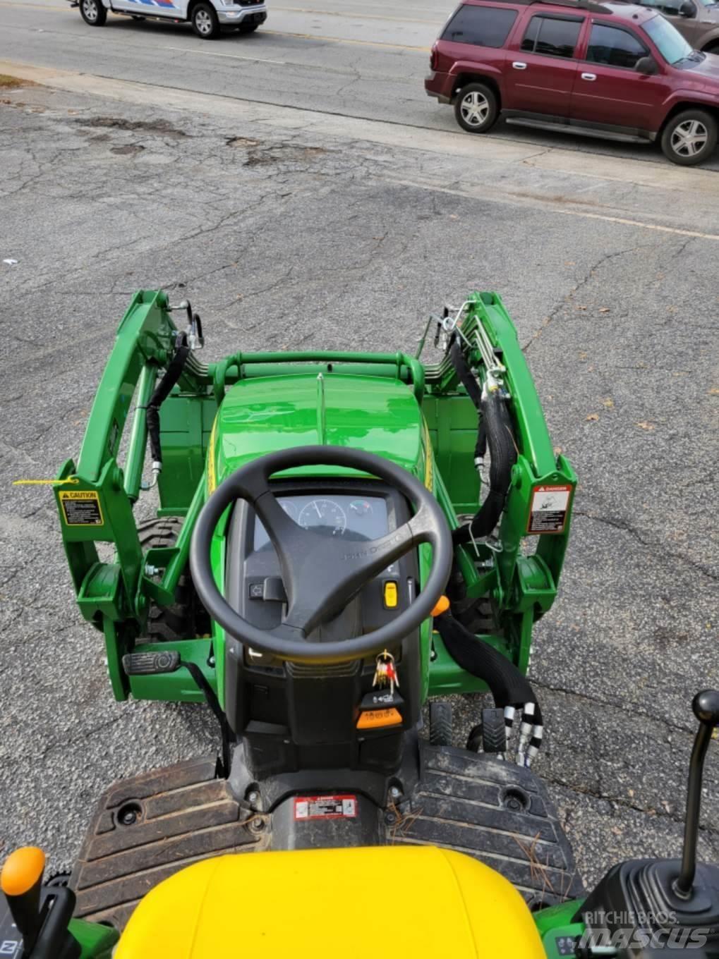 John Deere 2025R Compacttrekkers