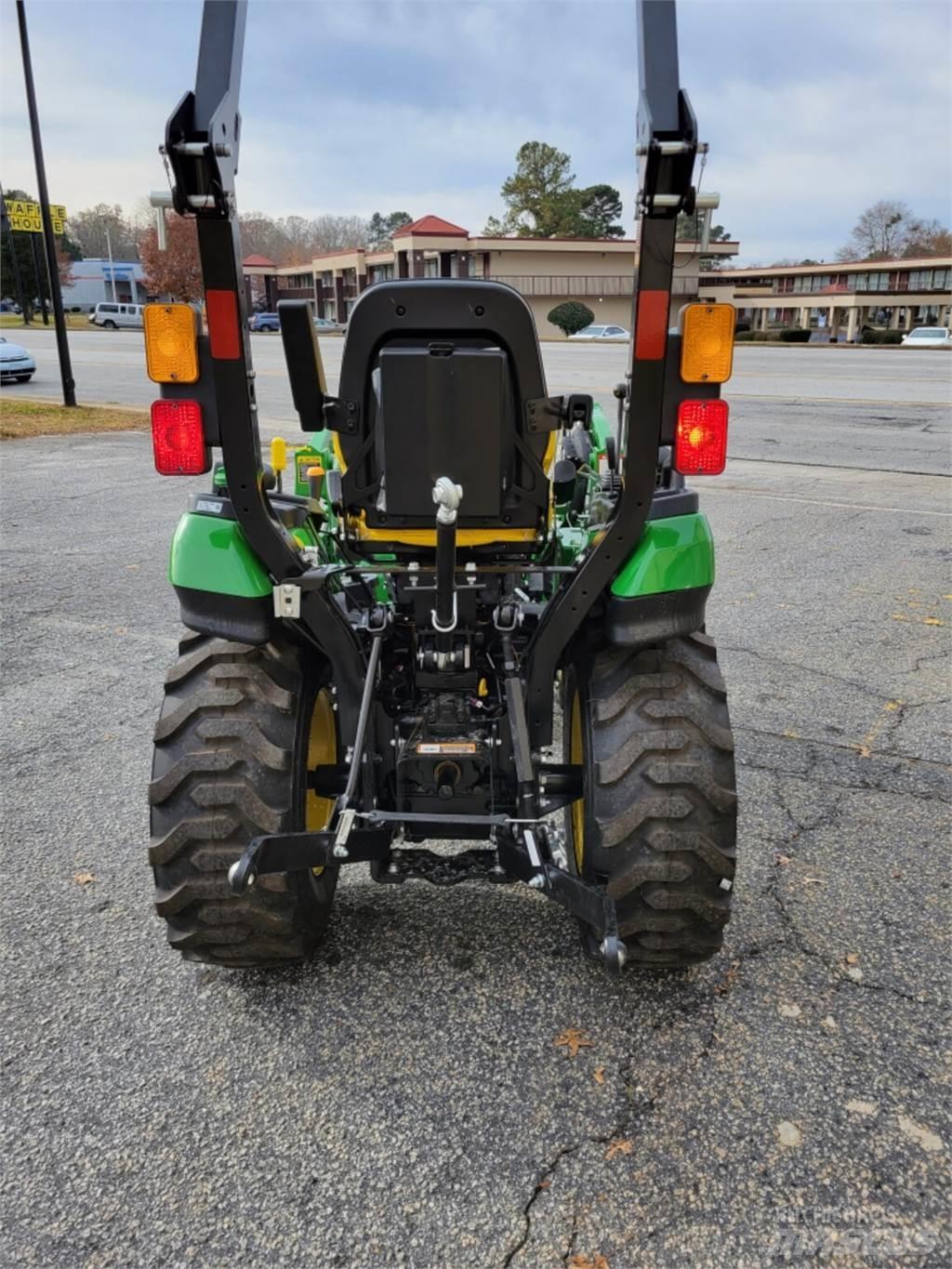 John Deere 2025R Compacttrekkers