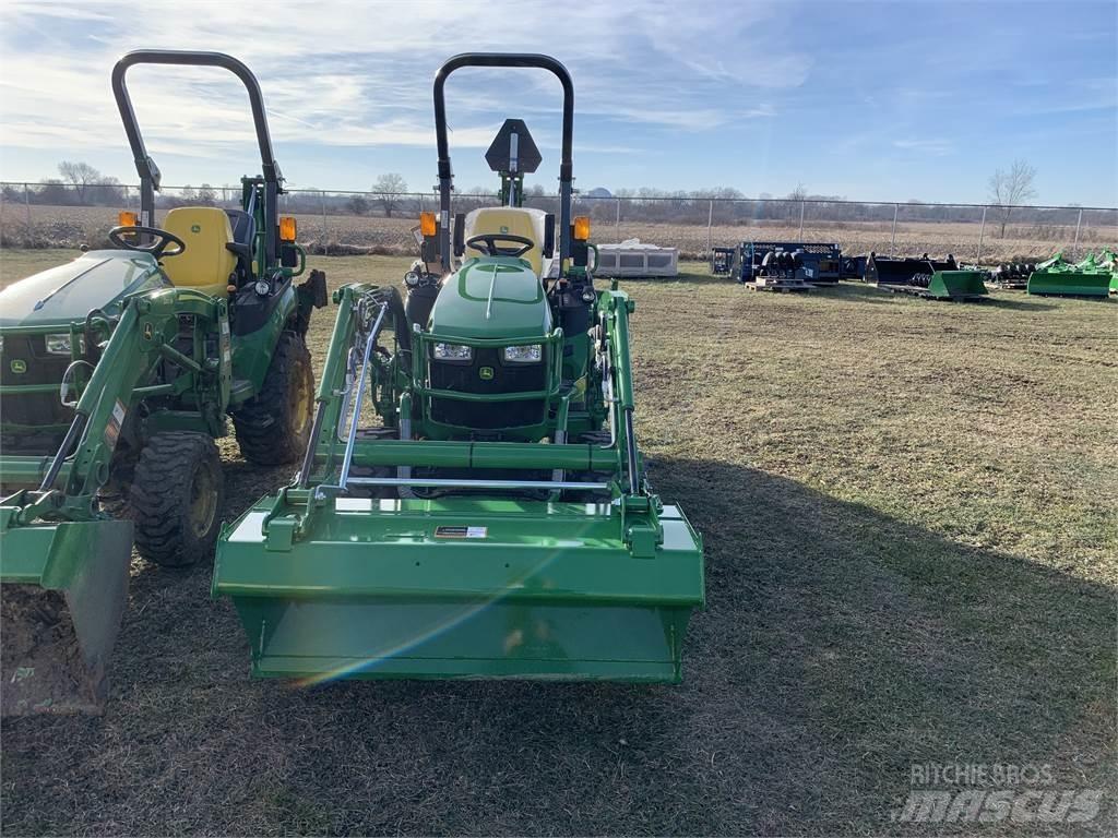 John Deere 2025R Compacttrekkers