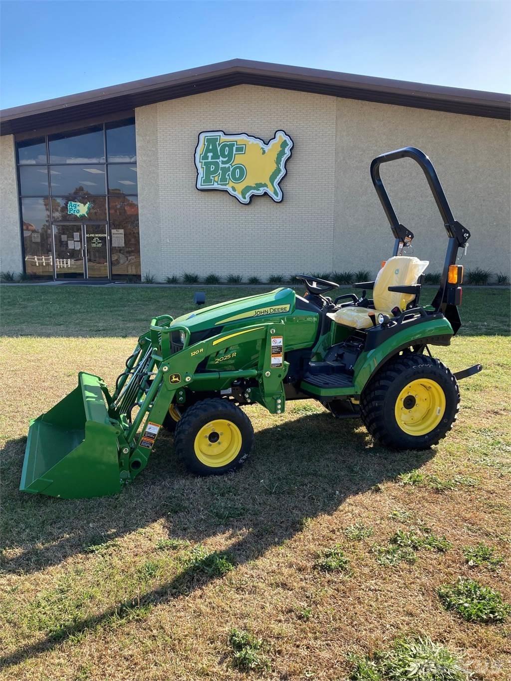 John Deere 2025R Compacttrekkers