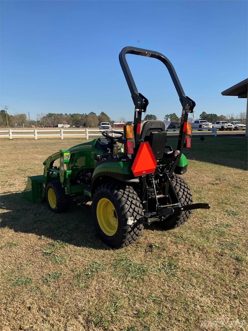 John Deere 2025R Compacttrekkers
