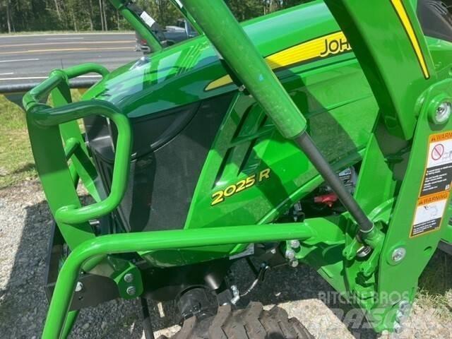 John Deere 2025R Compacttrekkers