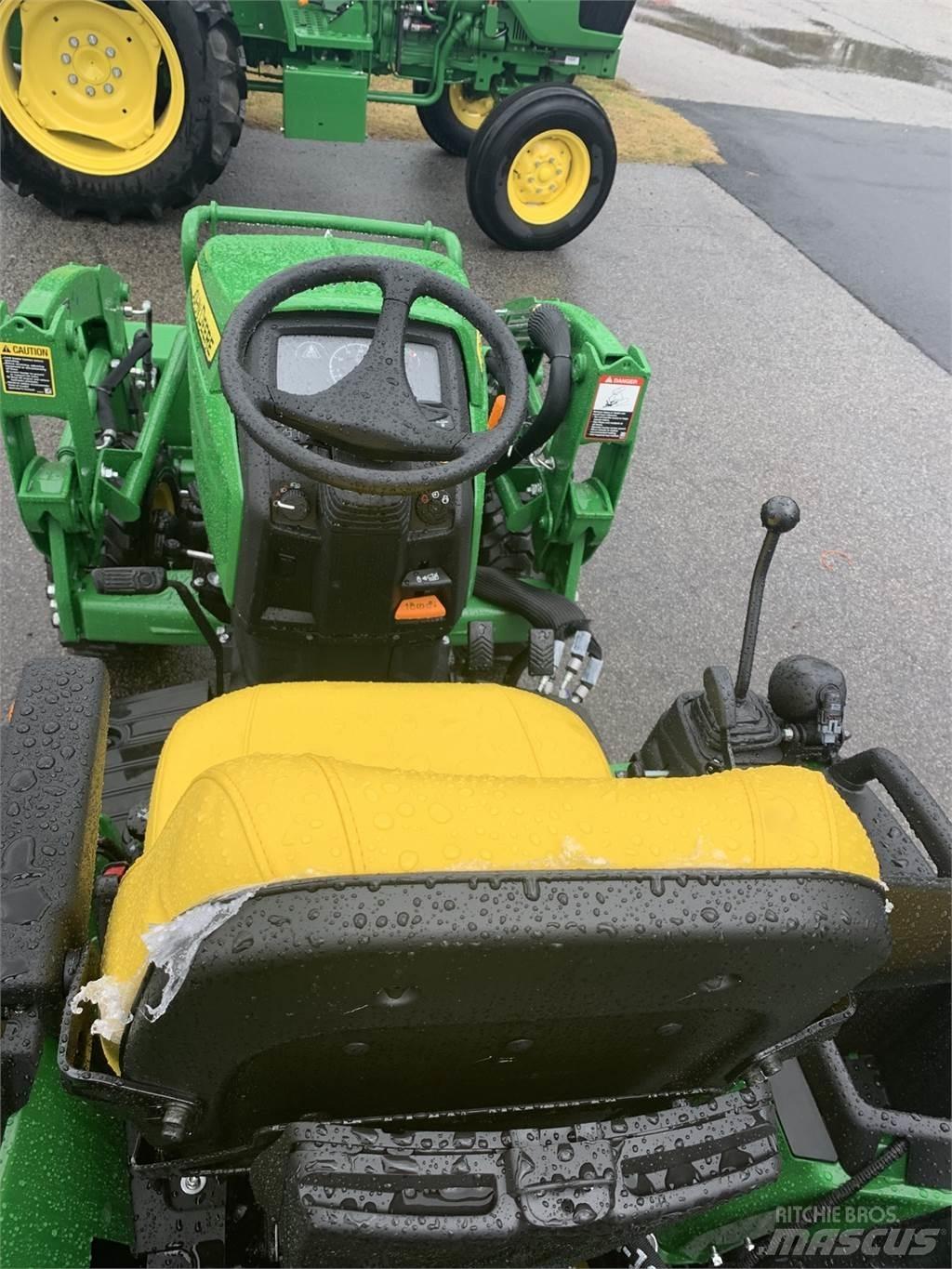 John Deere 2025R Compacttrekkers