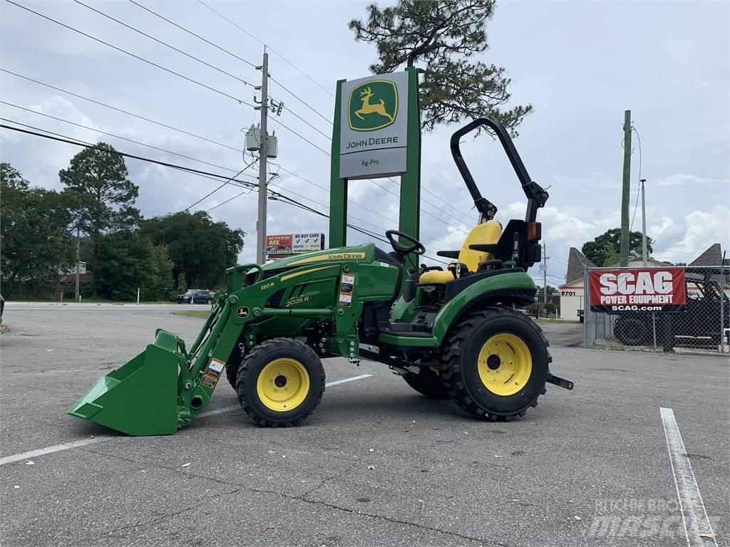 John Deere 2025R Compacttrekkers