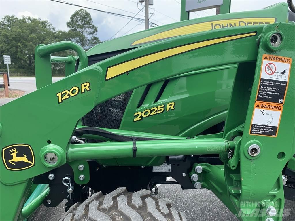 John Deere 2025R Compacttrekkers