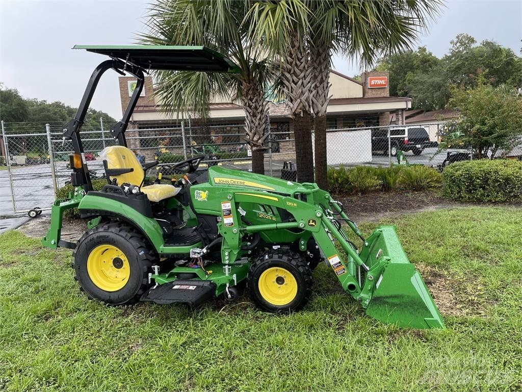 John Deere 2025R Compacttrekkers