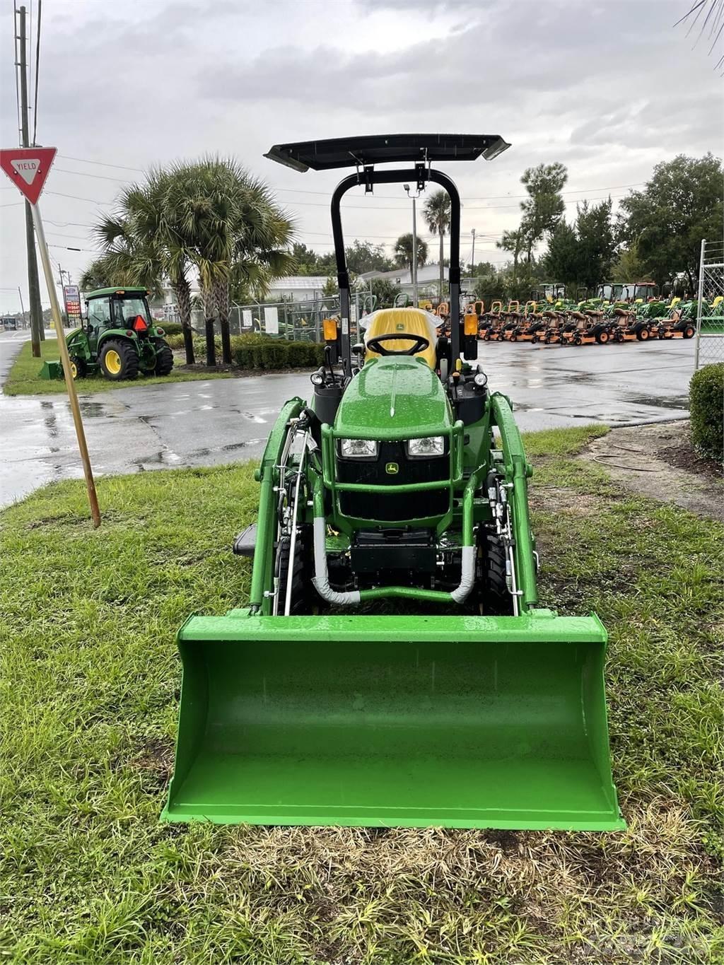 John Deere 2025R Compacttrekkers