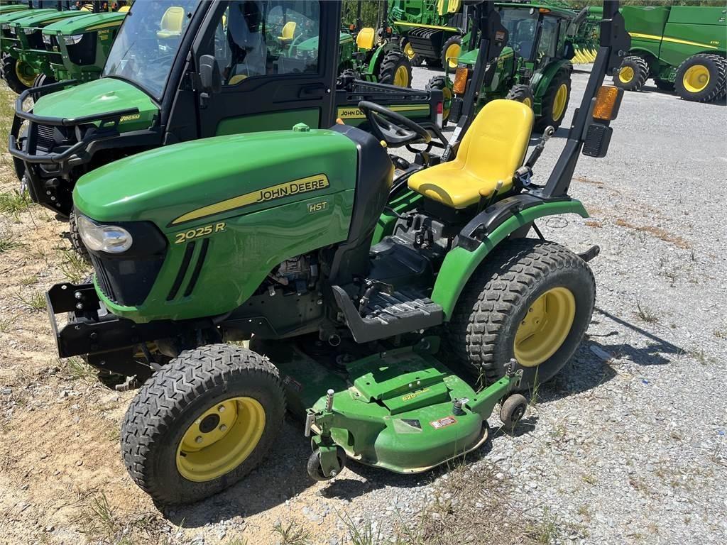 John Deere 2025R Compacttrekkers