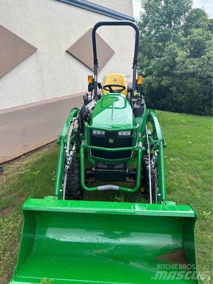 John Deere 2025R Compacttrekkers