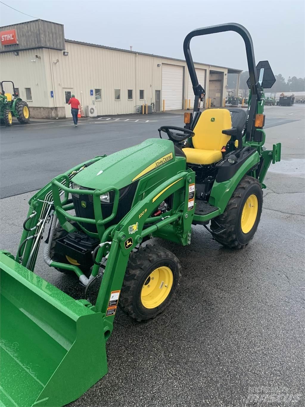 John Deere 2025R Compacttrekkers