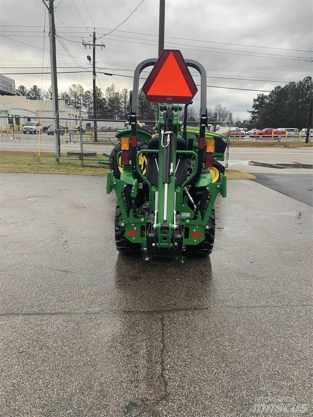 John Deere 2025R Compacttrekkers