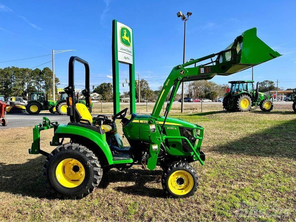 John Deere 2032R Compacttrekkers