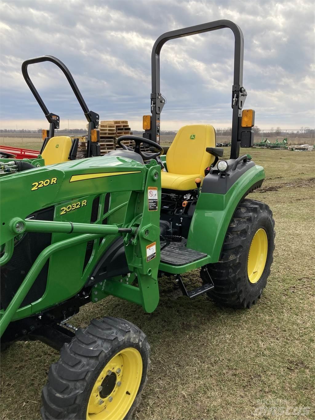 John Deere 2032R Compacttrekkers