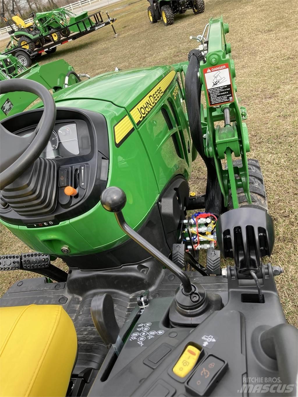 John Deere 2032R Compacttrekkers