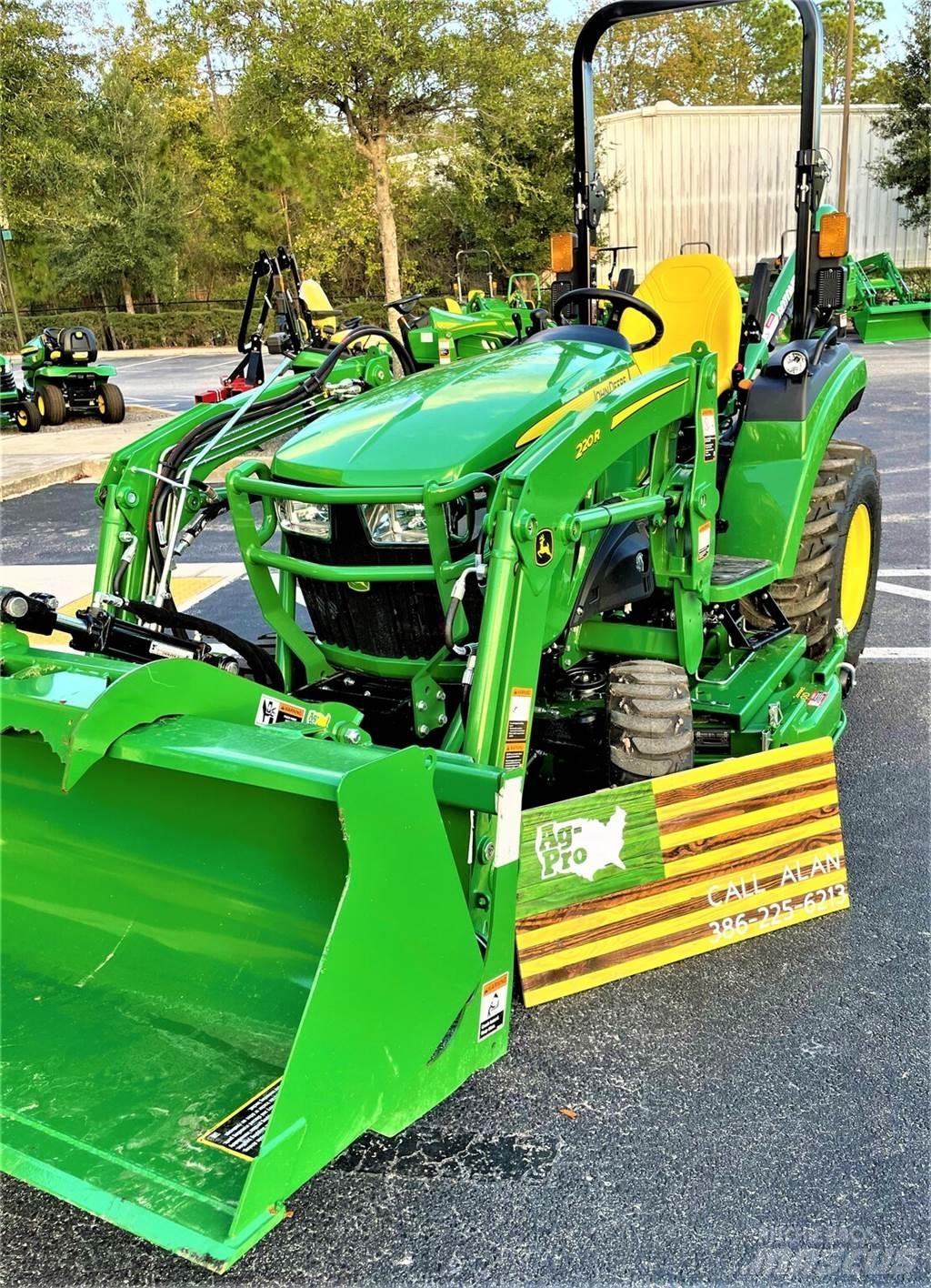 John Deere 2032R Compacttrekkers