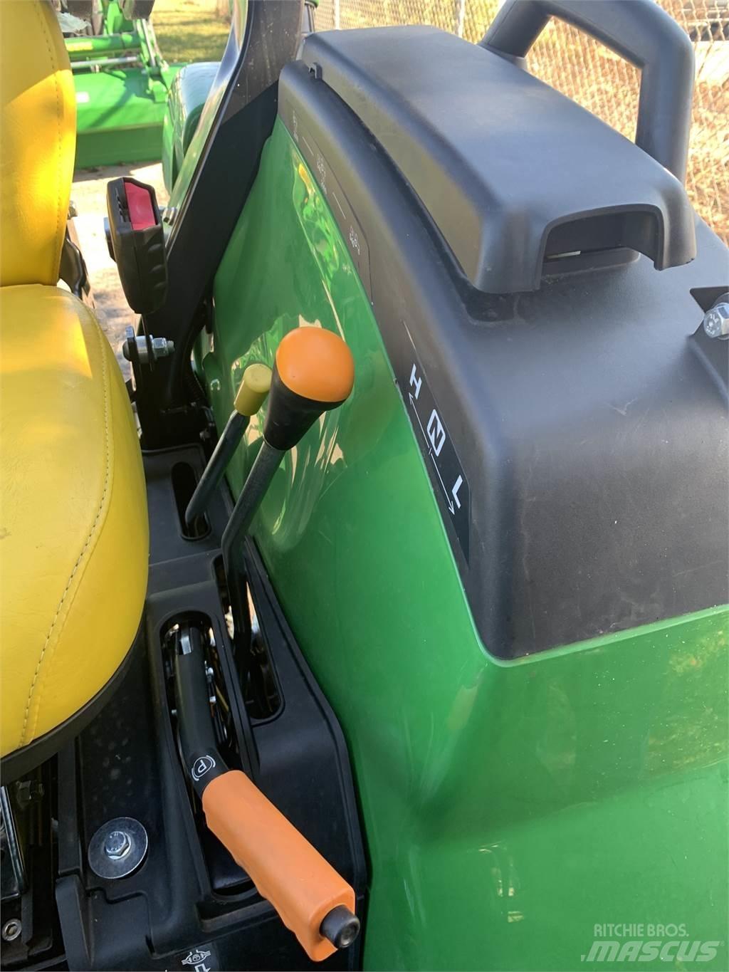 John Deere 2038R Compacttrekkers