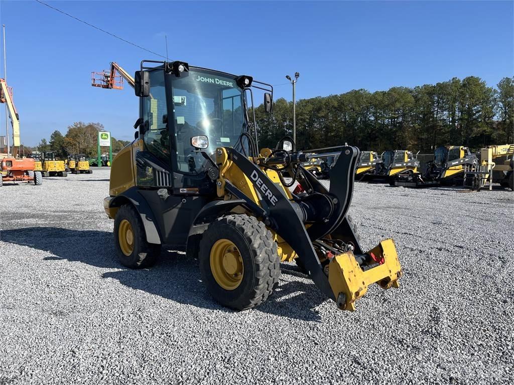 John Deere 244L Miniladers