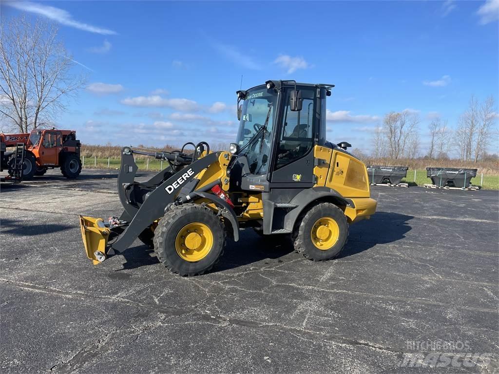 John Deere 244L Miniladers